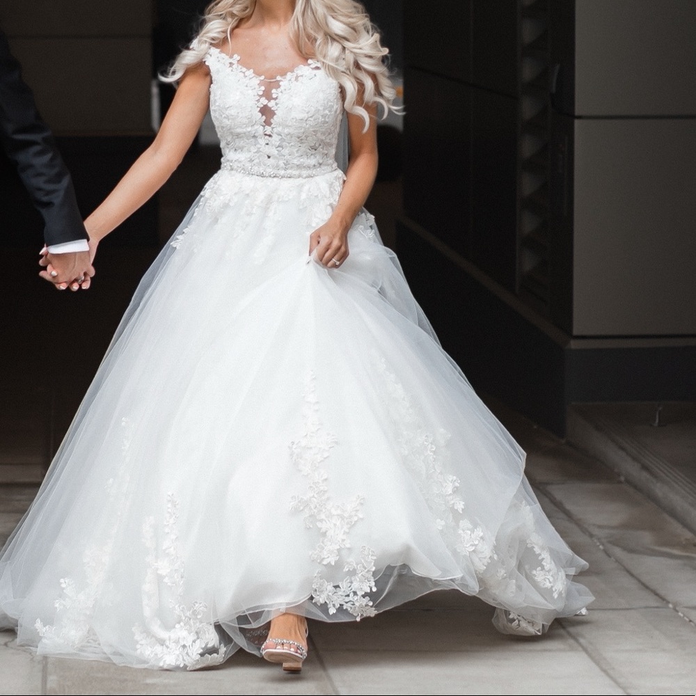 A line wedding dress. Size 4. Including veil.